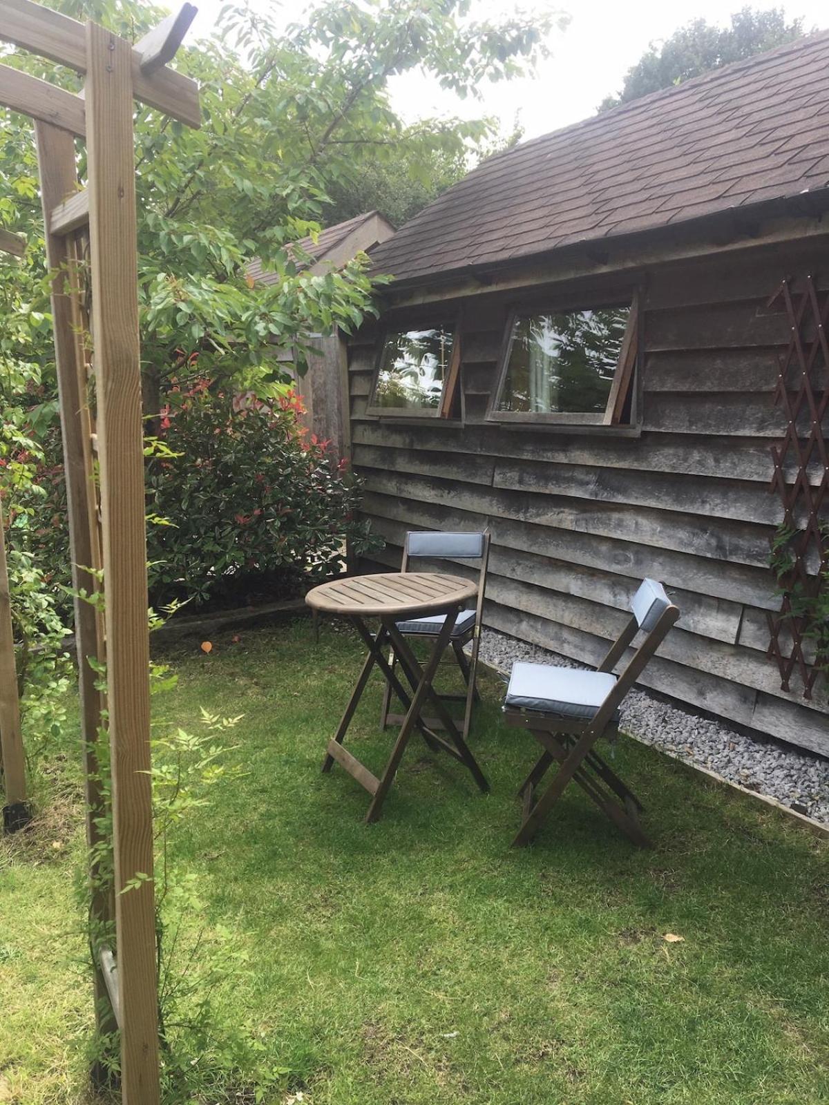 הוילה Linchmere The Tool Shed Nestled In Idyllic Countryside מראה חיצוני תמונה